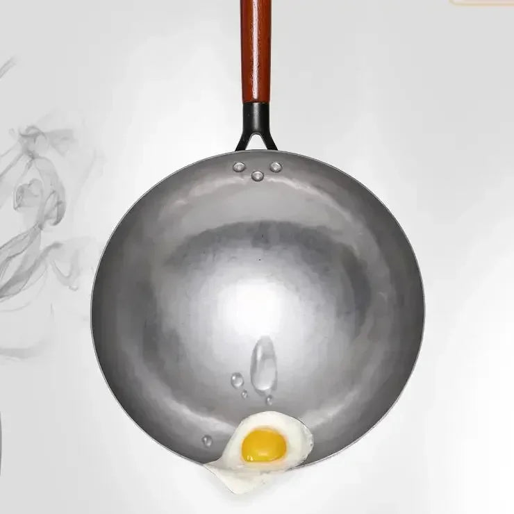 مقلاة ووك صينية تقليدية جديدة لعام 2024 مصنوعة يدويًا من الحديد ومقبض خشبي ومقلاة ووك غاز غير لاصقة وأدوات طهي المطبخ وعاء حديدي
