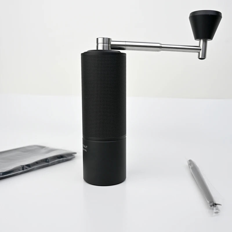 مطحنة قهوة يدوية محمولة من TIMEMORE C3ESP Pro، مزودة بشفرات S2C، ودقة طحن 23.3 ميكرومتر لكل نقرة، ومقبض قابل للطي