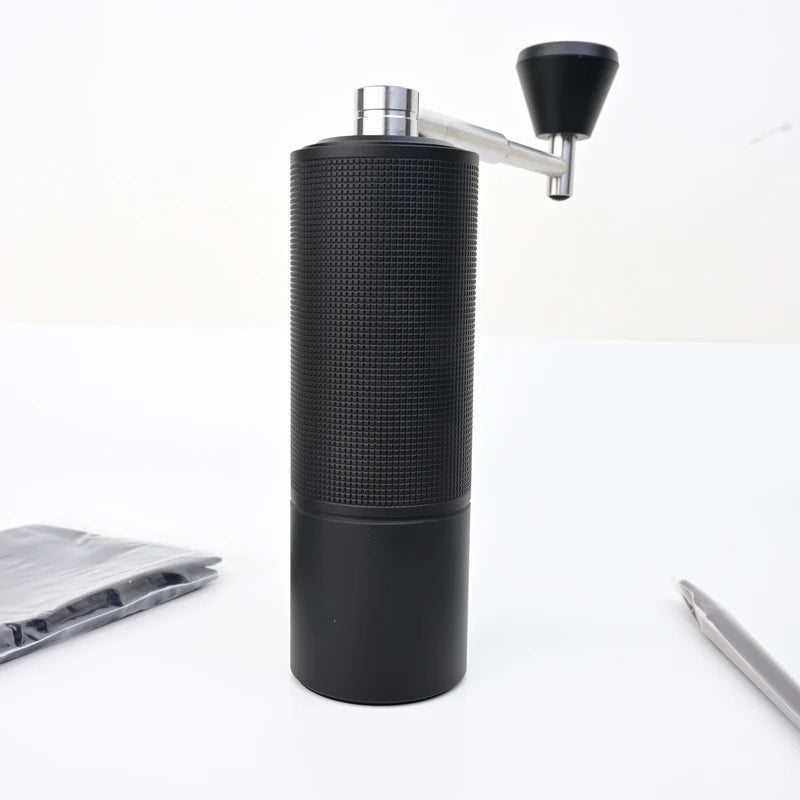 مطحنة قهوة يدوية محمولة من TIMEMORE C3ESP Pro، مزودة بشفرات S2C، ودقة طحن 23.3 ميكرومتر لكل نقرة، ومقبض قابل للطي