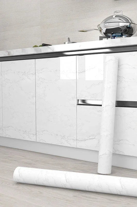 ورق جدران لاصق ذاتي اللصق مقاوم للماء من الرخام الأبيض اللؤلؤي لخزانة المطبخ، ملصقات ديكور قابلة للتقشير واللصق