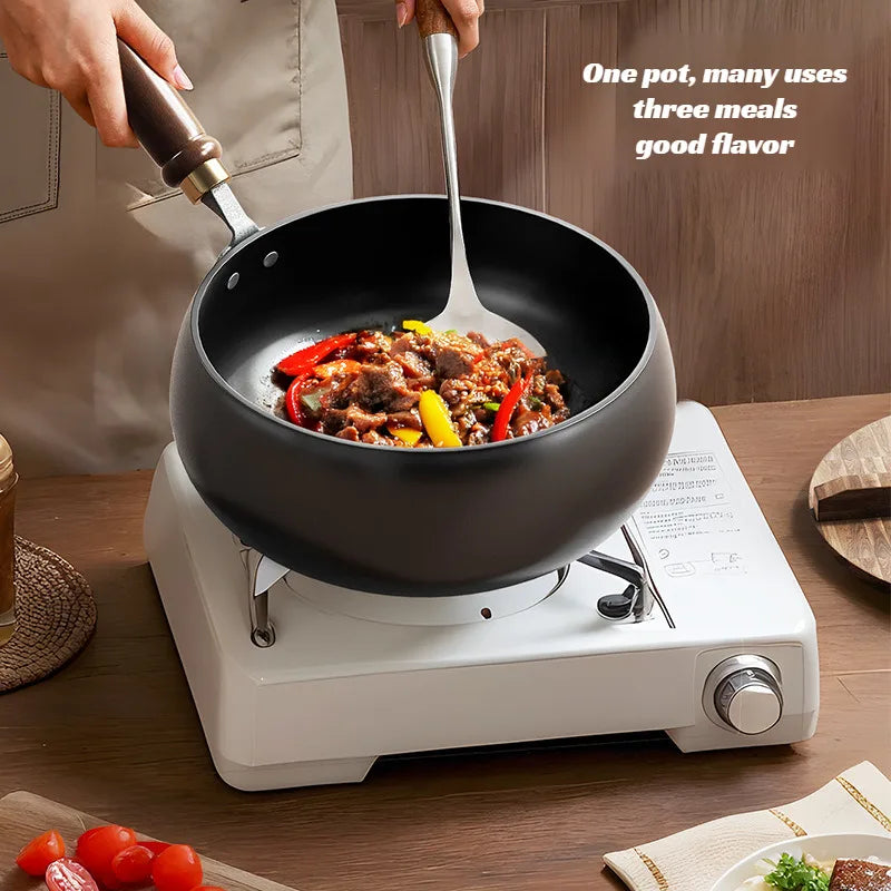 مقلاة ووك حديدية صغيرة منزلية متعددة الأغراض غير لاصقة مصنوعة يدويًا من الحديد النقي مع غطاء مقلاة غير مطلية ووك كبير البطن